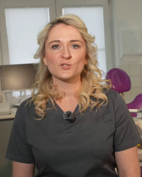 Anzeigenmotiv mit Julia Hassebrauck, Zahnärztin